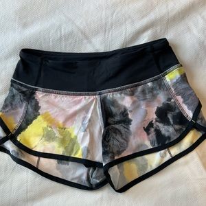 Lululemon Athletica Speed Short size 2 Citron Tinted Canvas